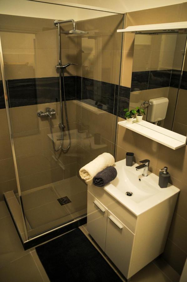 Apartman Gulliver In The Center, 10 Meters From The Sea With Private Parking In Natural Shade ราบัซ ภายนอก รูปภาพ